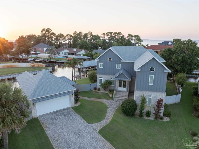 1639 Llani Ln, Gulf Breeze, FL 32563