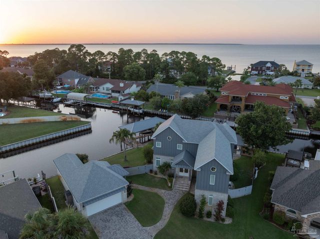 1639 Llani Ln, Gulf Breeze, FL 32563