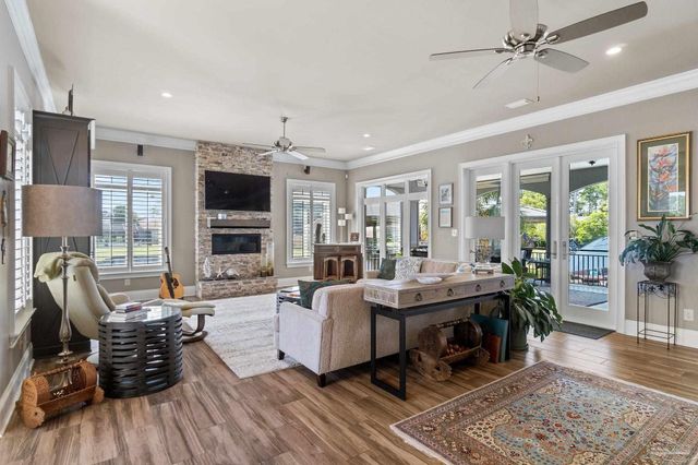 1639 Llani Ln, Gulf Breeze, FL 32563