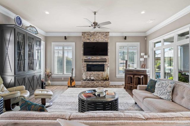 1639 Llani Ln, Gulf Breeze, FL 32563