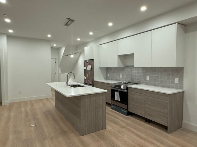 75 Floral Street 2, Newton, MA 02461