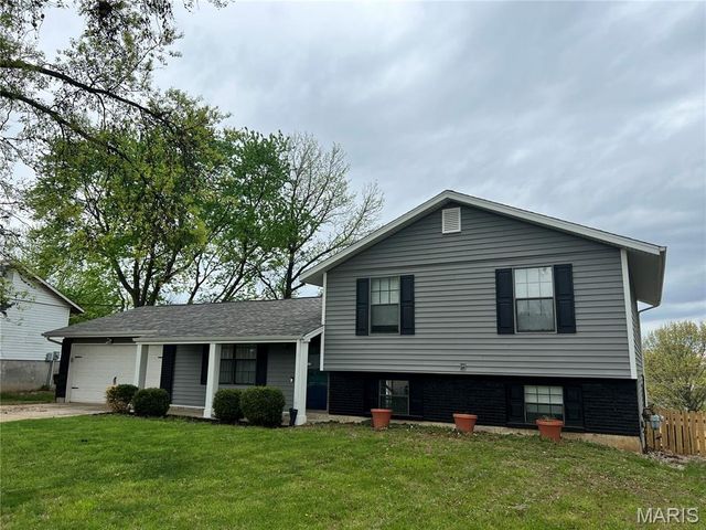 158 Universal Drive, St Peters, MO 63376