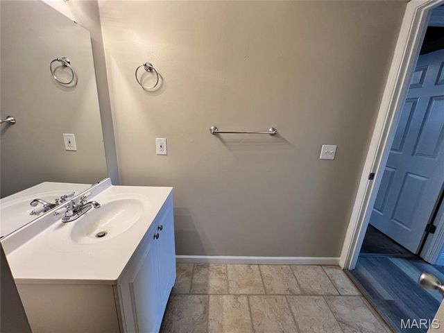 158 Universal Drive, St Peters, MO 63376