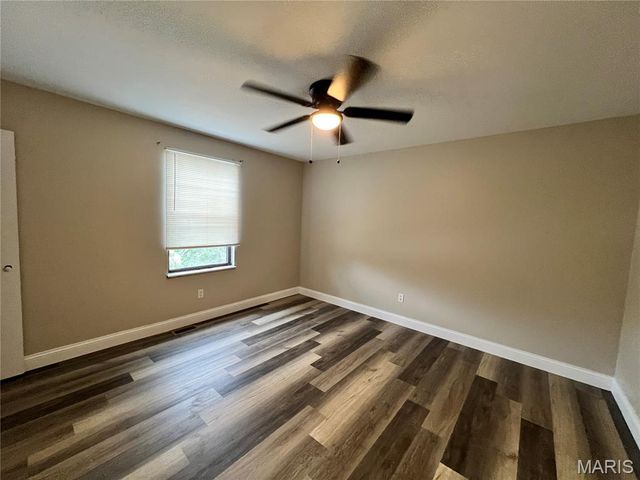 158 Universal Drive, St Peters, MO 63376