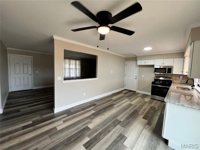 158 Universal Drive, St Peters, MO 63376
