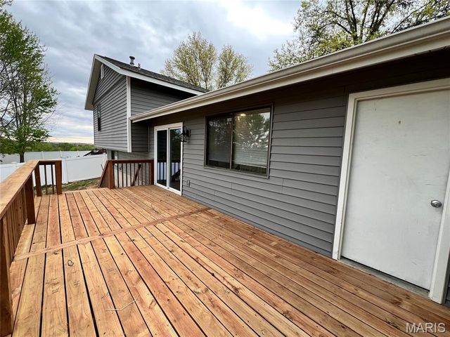 158 Universal Drive, St Peters, MO 63376