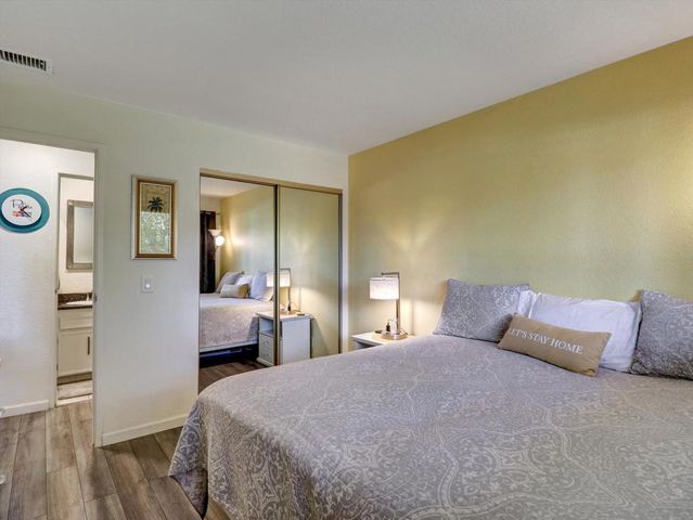 470 N Villa Court 208, Palm Springs, CA 92262