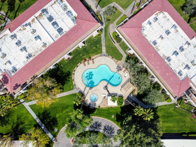 470 N Villa Court 208, Palm Springs, CA 92262