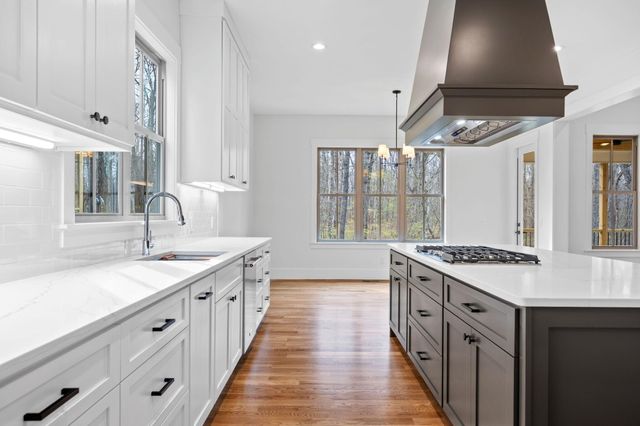4776 Virginia Pine Road, Signal Mountain, TN 37377
