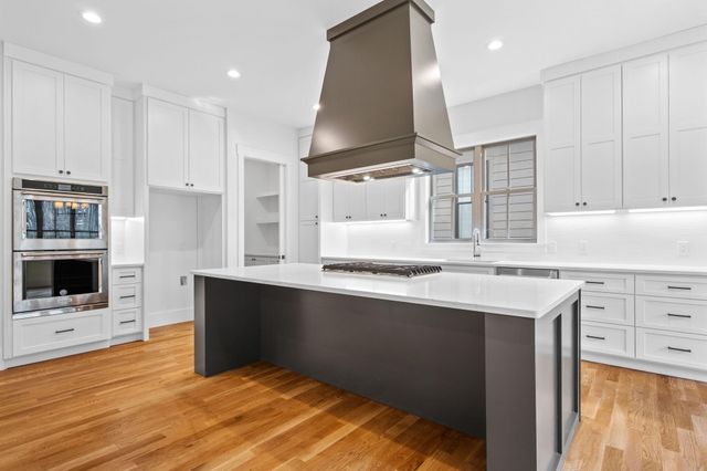 4776 Virginia Pine Road, Signal Mountain, TN 37377