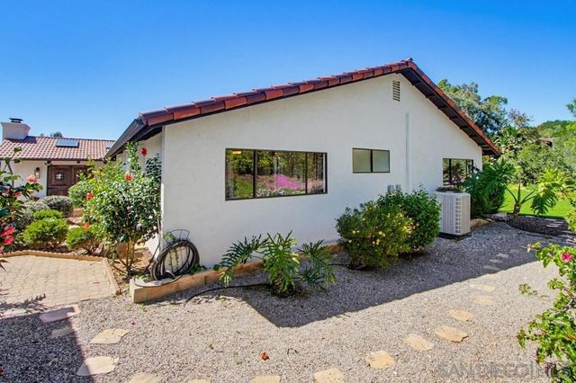 2024 Grandview Rd, Vista, CA 92084