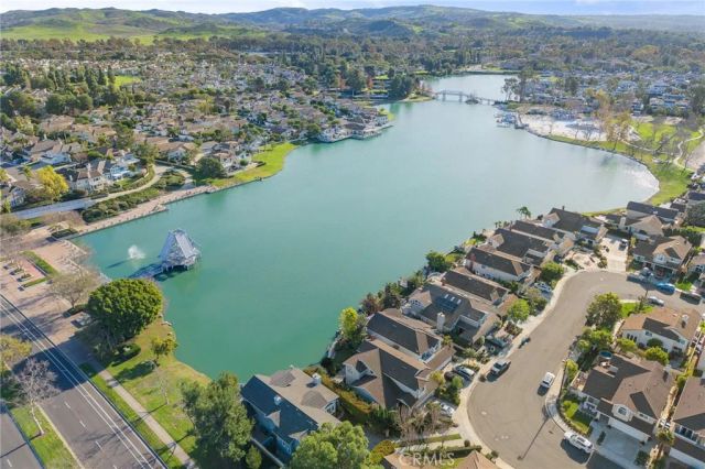 154 Echo Run 66, Irvine, CA 92614