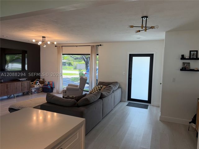 18101 SW 92nd Ave, Palmetto Bay, FL 33157
