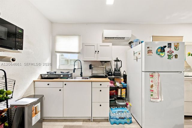 240 Carlisle Dr, Miami Springs, FL 33166