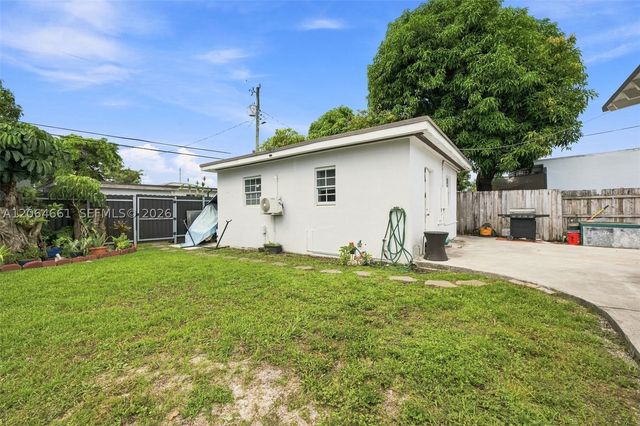 240 Carlisle Dr, Miami Springs, FL 33166