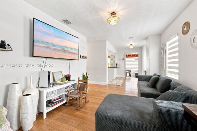 240 Carlisle Dr, Miami Springs, FL 33166