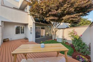 8225 212th Street SW #304, Edmonds, WA 98026