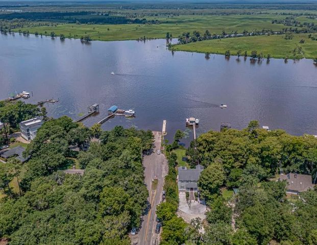 548 Arcadia Rd., Pawleys Island, SC 29585