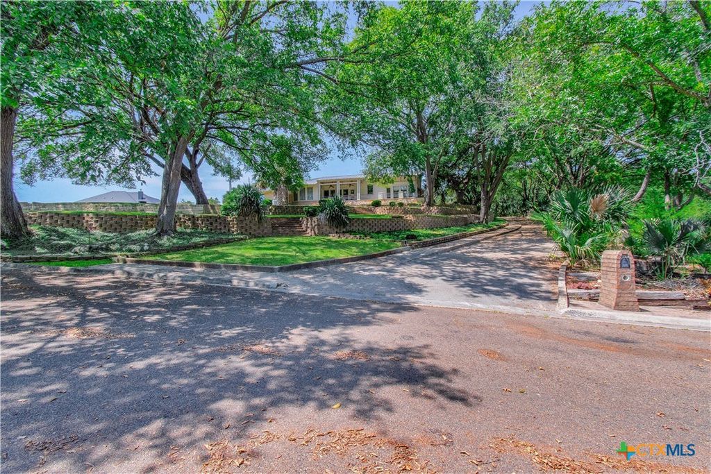 14200 Briarcliff Road, Troy, TX 76579