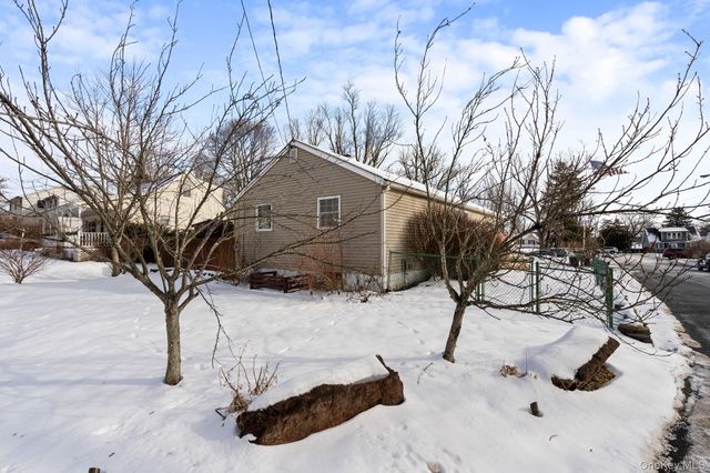 106 John Street, Maybrook, NY 12543