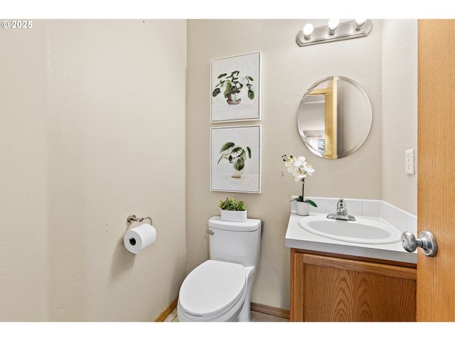 20794 WALNUT St Ne, Aurora, OR 97002