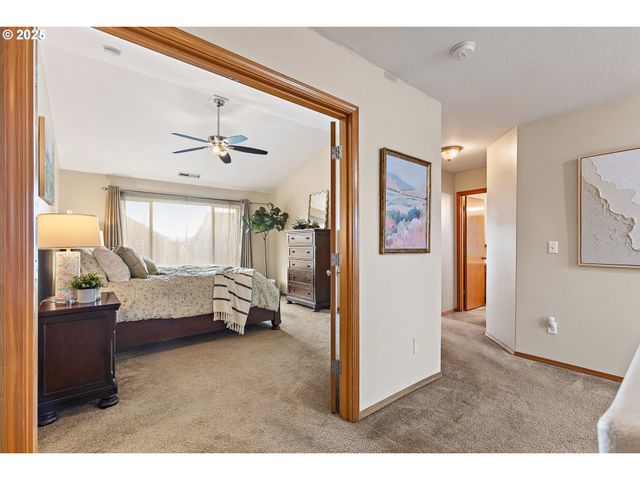 20794 WALNUT St Ne, Aurora, OR 97002