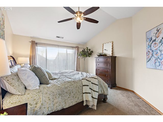 20794 WALNUT St Ne, Aurora, OR 97002