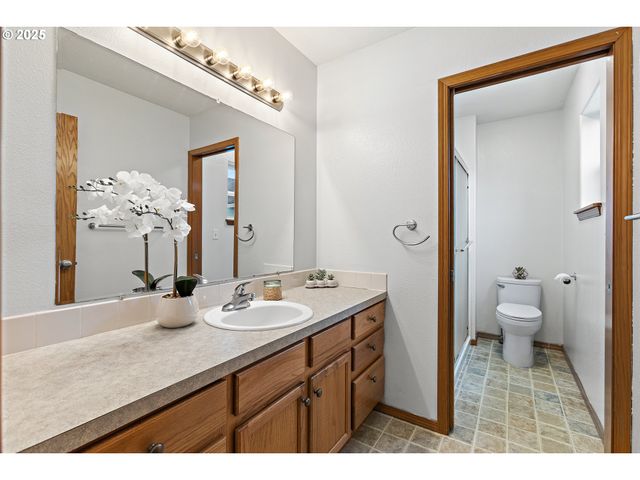 20794 WALNUT St Ne, Aurora, OR 97002