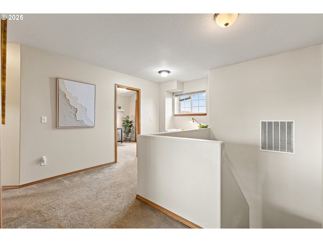 20794 WALNUT St Ne, Aurora, OR 97002