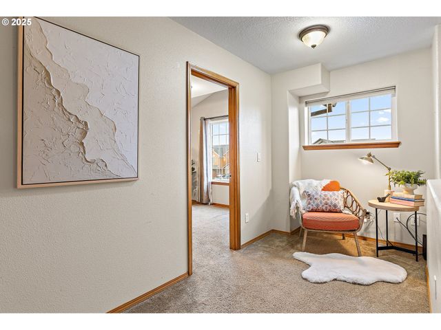 20794 WALNUT St Ne, Aurora, OR 97002