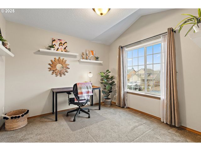 20794 WALNUT St Ne, Aurora, OR 97002