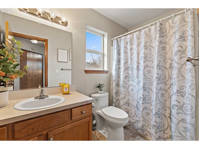 20794 WALNUT St Ne, Aurora, OR 97002