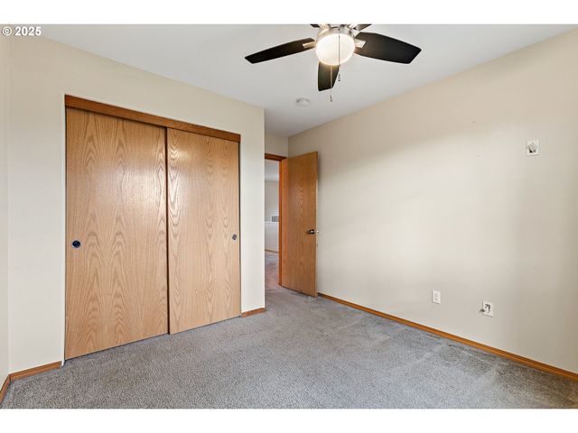 20794 WALNUT St Ne, Aurora, OR 97002