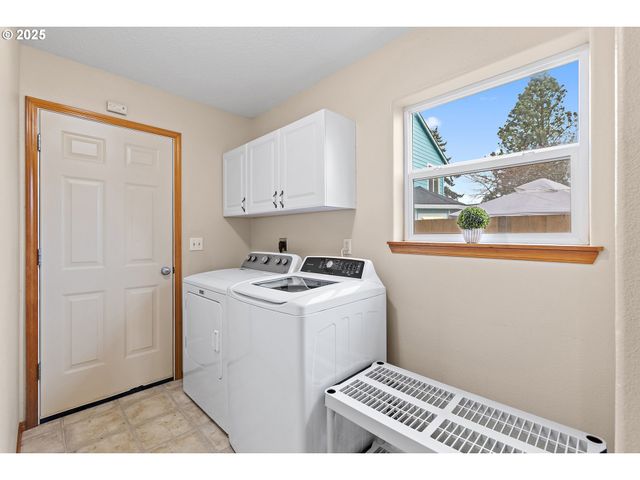 20794 WALNUT St Ne, Aurora, OR 97002