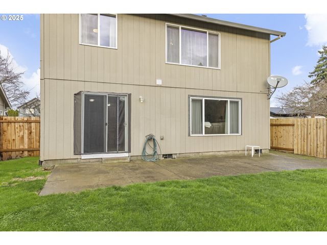 20794 WALNUT St Ne, Aurora, OR 97002