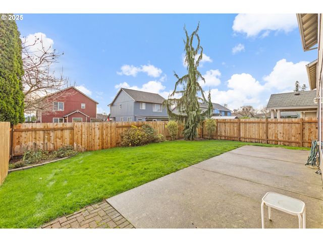 20794 WALNUT St Ne, Aurora, OR 97002