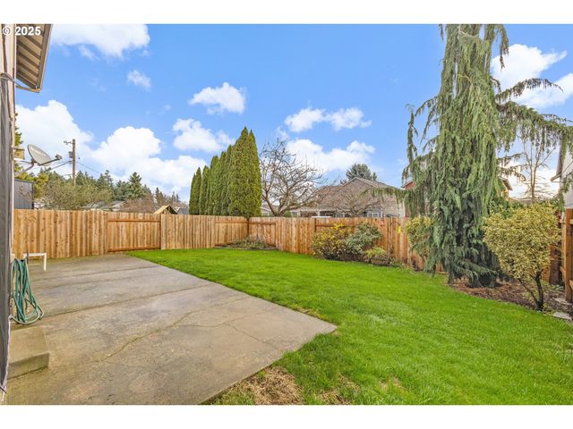 20794 WALNUT St Ne, Aurora, OR 97002