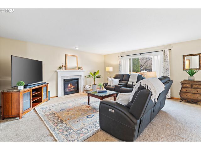 20794 WALNUT St Ne, Aurora, OR 97002