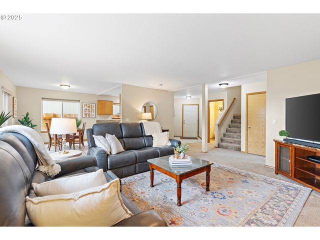 20794 WALNUT St Ne, Aurora, OR 97002