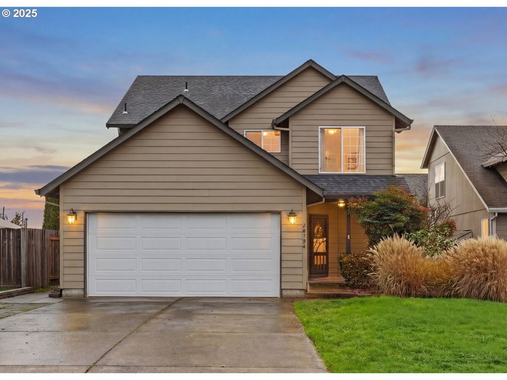 20794 WALNUT St Ne, Aurora, OR 97002