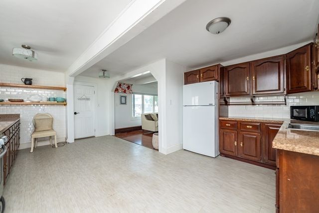 158 Cadish Ave, Hull, MA 02045