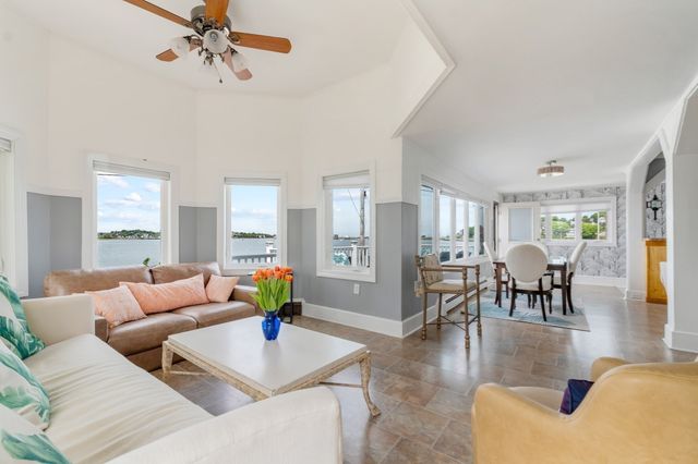 158 Cadish Ave, Hull, MA 02045