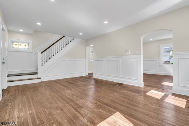 92 Wabash Ave, Clifton City, NJ 07011