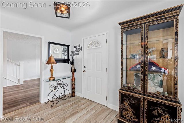 128 S SLATER Street, Lake Orion Village, MI 48362