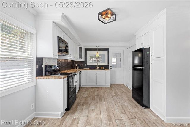 128 S SLATER Street, Lake Orion Village, MI 48362