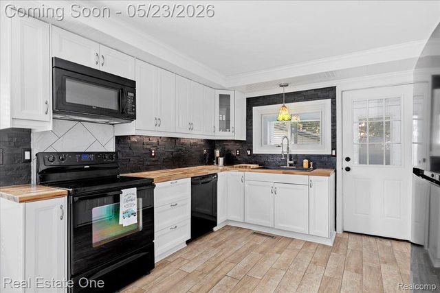 128 S SLATER Street, Lake Orion Village, MI 48362