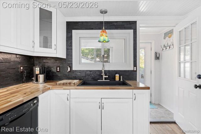 128 S SLATER Street, Lake Orion Village, MI 48362