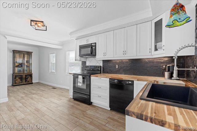128 S SLATER Street, Lake Orion Village, MI 48362