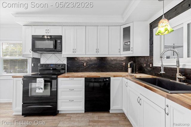 128 S SLATER Street, Lake Orion Village, MI 48362