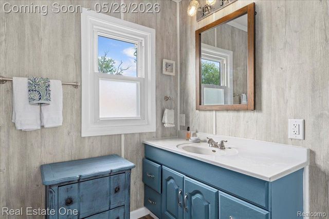 128 S SLATER Street, Lake Orion Village, MI 48362